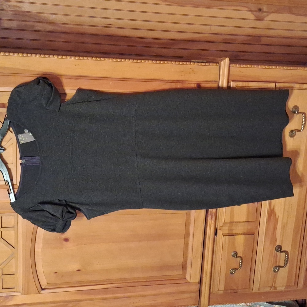 Beautiful grey dress with capped sleeves size 12 worn only a few times
